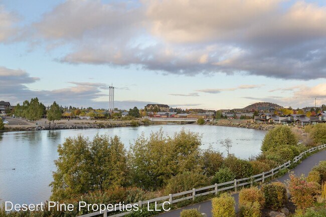 Foto del edificio - 3 br, 3.5 bath House - 909 SW Theater Dr