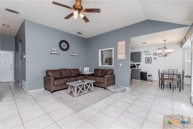 Building Photo - 1410 Windsor Cir