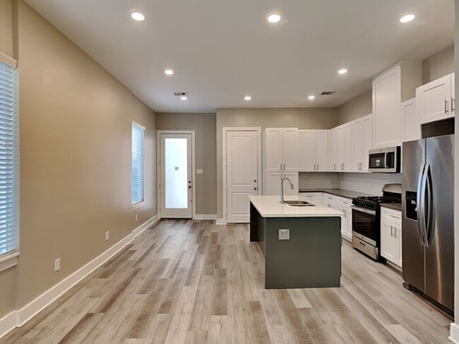 Foto del edificio - 223 Oriole St