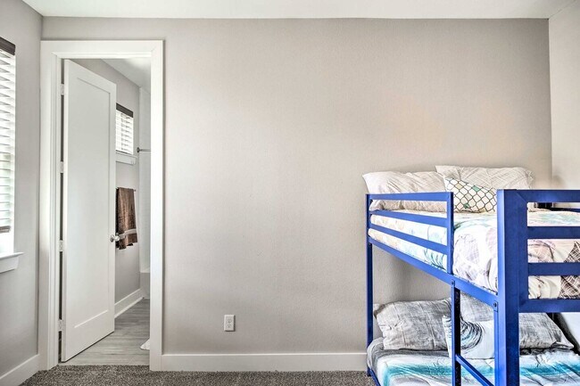 Foto del edificio - 6403 Bowling Green St