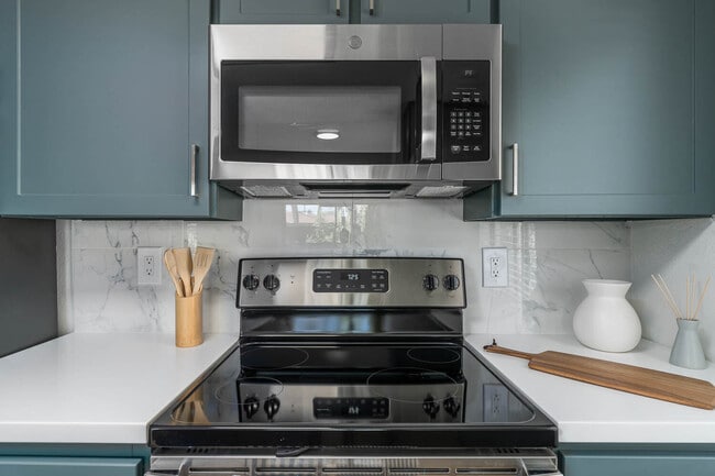 2BR, 2BA - 986SF - Kitchen - Sparro