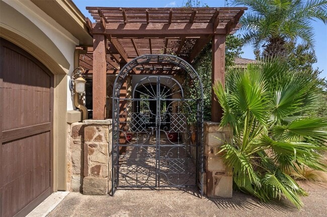 Building Photo - 15086 Barrie Dr