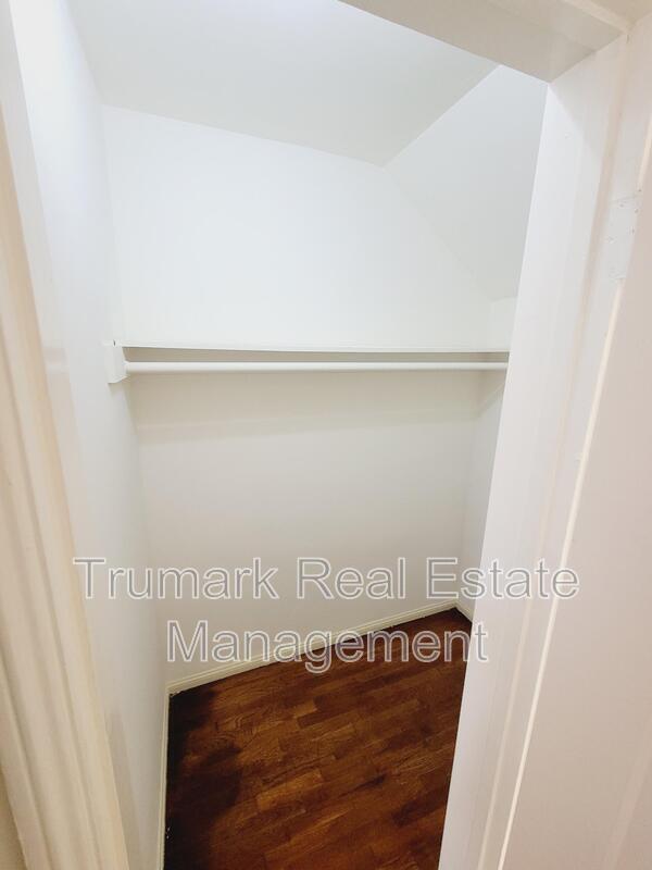 Foto principal - 2327.75 Merton Ave