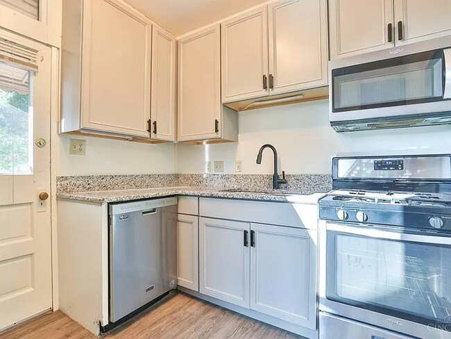 Foto del edificio - 2911 Robertson Ave