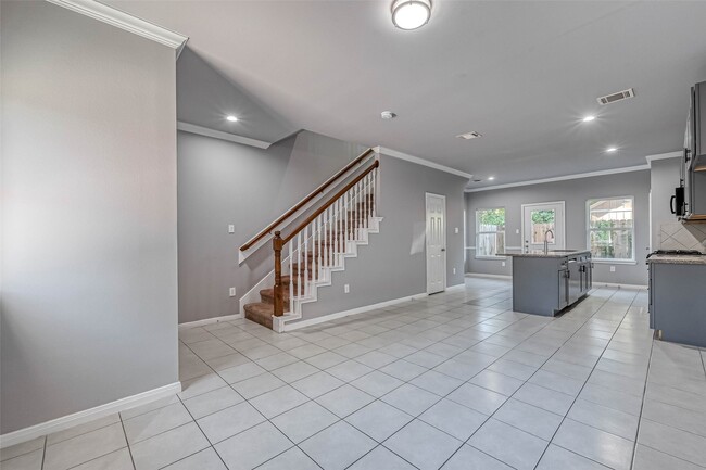 Building Photo - 7903 Moon Beam St