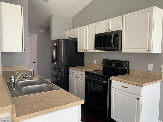 Foto del edificio - 18242 Maple Rd