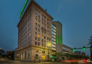 Building Photo - 875 Elm St