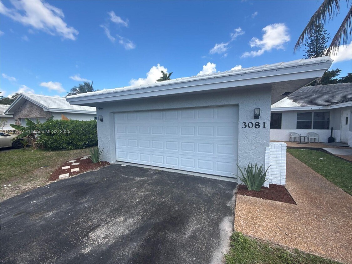 Primary Photo - 3081 NW 103rd Ln