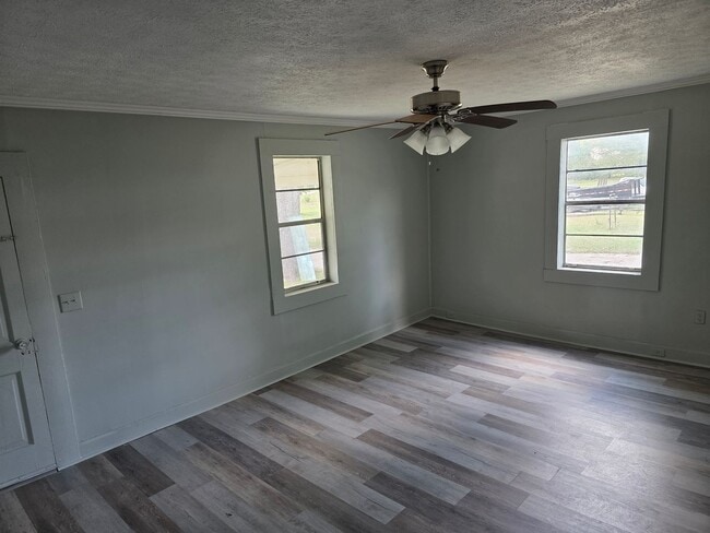 Building Photo - 2 bed/1 bath House Under Renovations