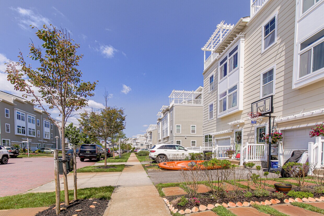 Foto principal - 6404 Ocean Ave S