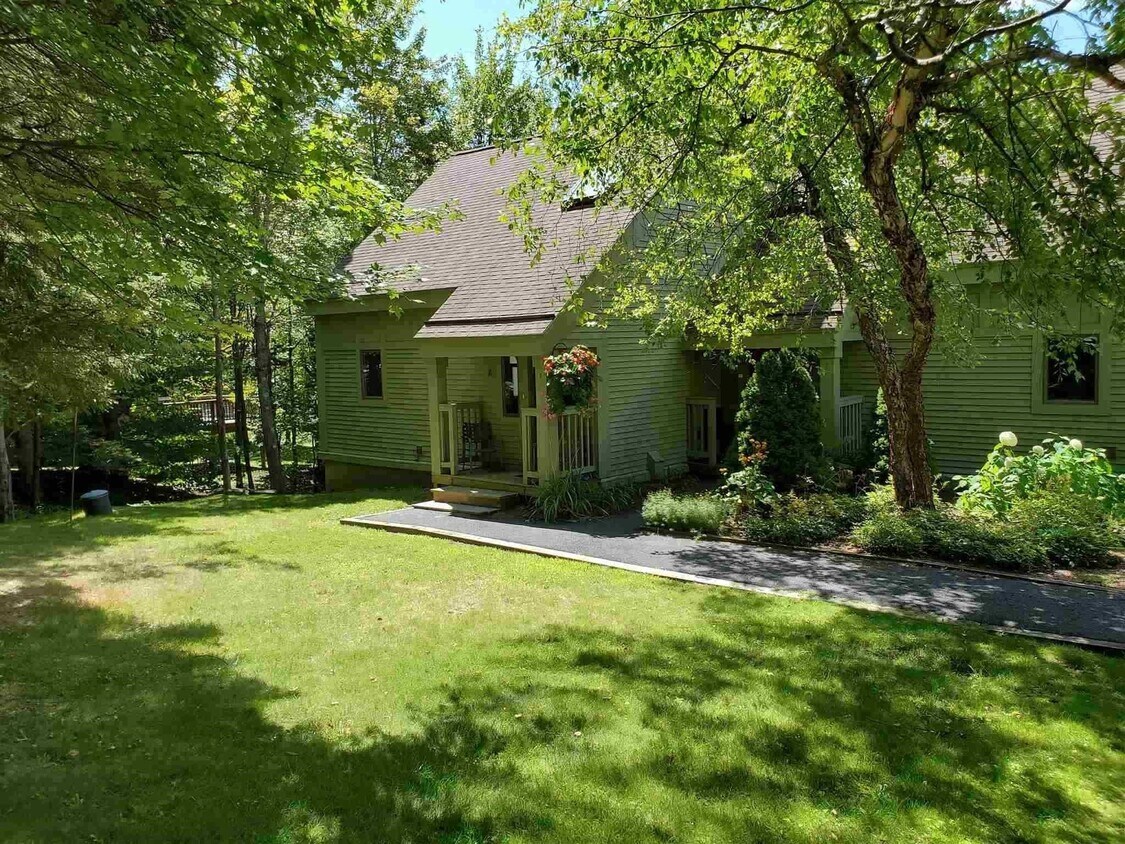 Primary Photo - 9 1st Ln
