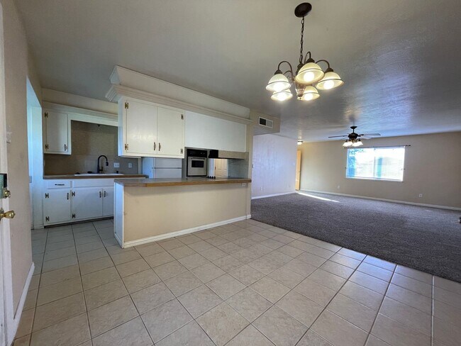 Foto del edificio - Cozy 3 Bed Home! Sandia School District!