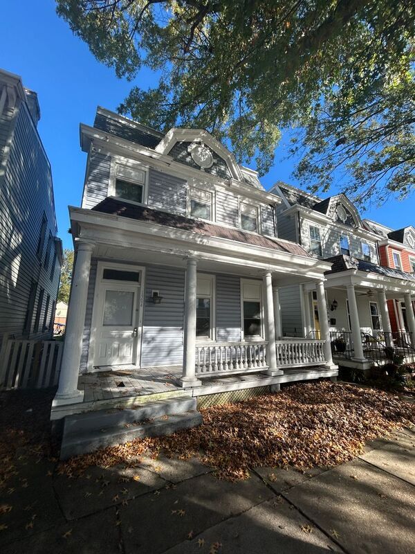 Primary Photo - 1304 Oakwood Ave