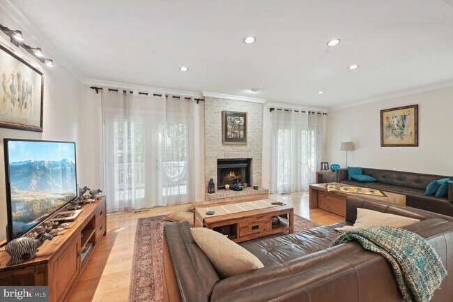 Foto del edificio - 5810 Valerian Ln