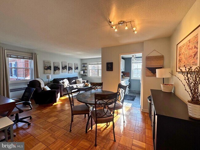 Foto del edificio - 4372 N Pershing Dr