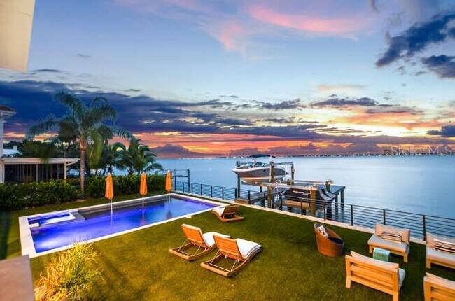 Building Photo - 588 Riviera Dr