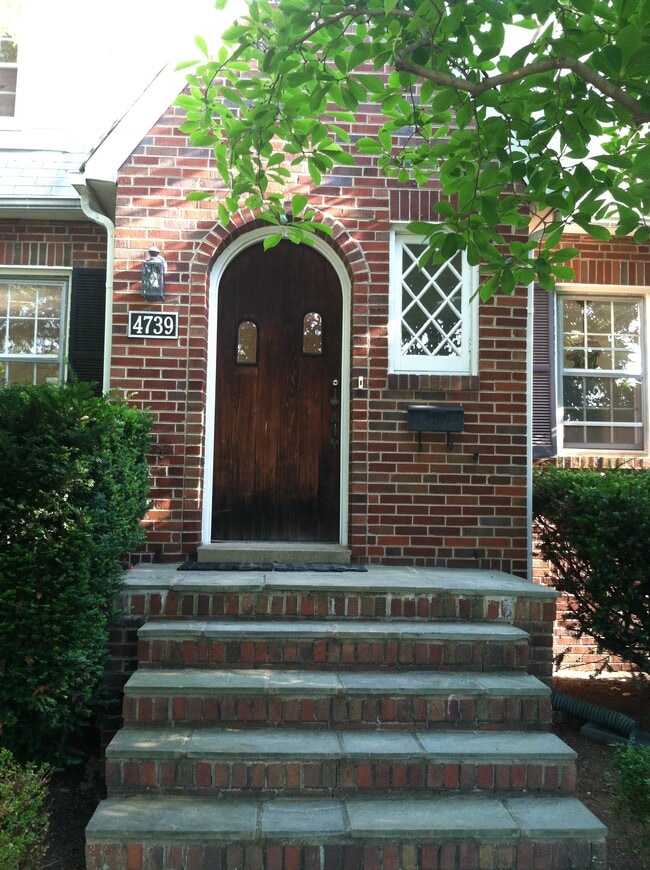 Foto del edificio - 4739 16th St N