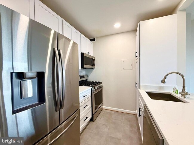 Foto del edificio - 4141 Henderson Rd