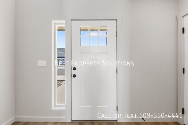 Building Photo - 370 Ivy St NE