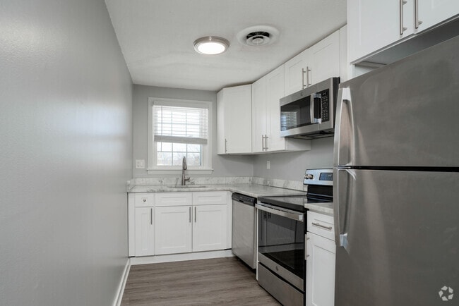 2BR, 1BA - 850SF - Kitchen - Countryside Apartments