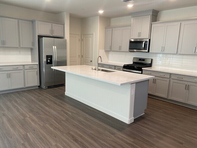 Foto del edificio - 417 Dutch Creek St