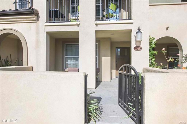 Building Photo - 616 S Gladys Ave