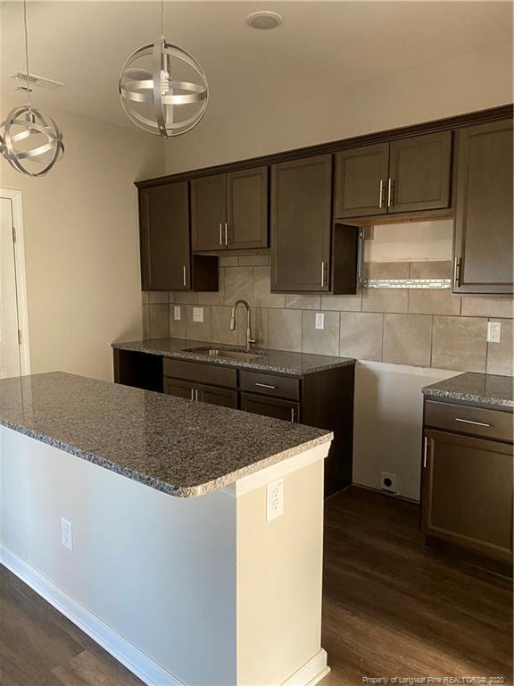 Foto del edificio - 5945 Cliffdale Rd