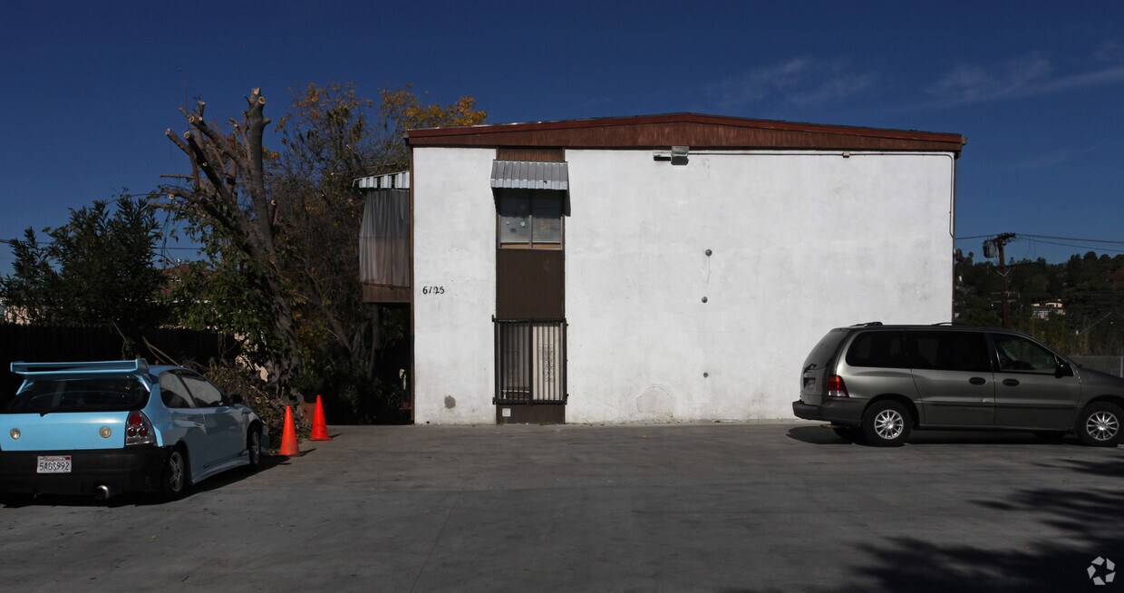 Primary Photo - 6125 Mesa Ave