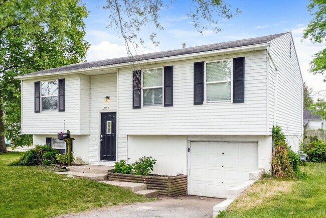 Building Photo - 2557 Brunswick Dr