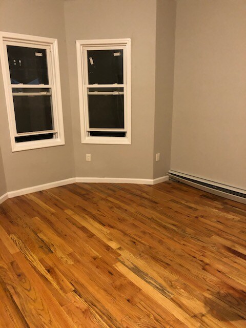 Foto del edificio - 1174 Forest Ave