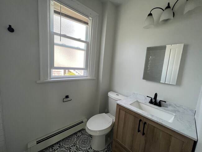 Building Photo - 206 Bellevue Ave