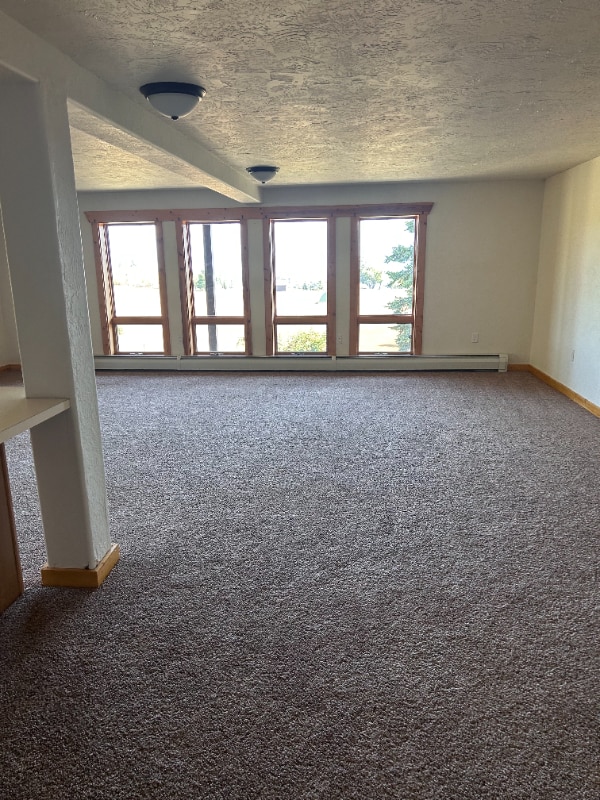 Foto del edificio - 325 Spring Creek Rd