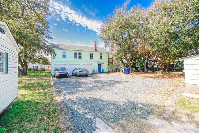 Building Photo - Stunning upstairs unit just one block from...