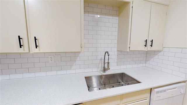 Building Photo - 614 W Heard St