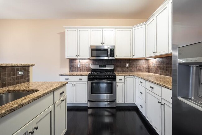 Building Photo - 4208 Admiral's Walk Dr