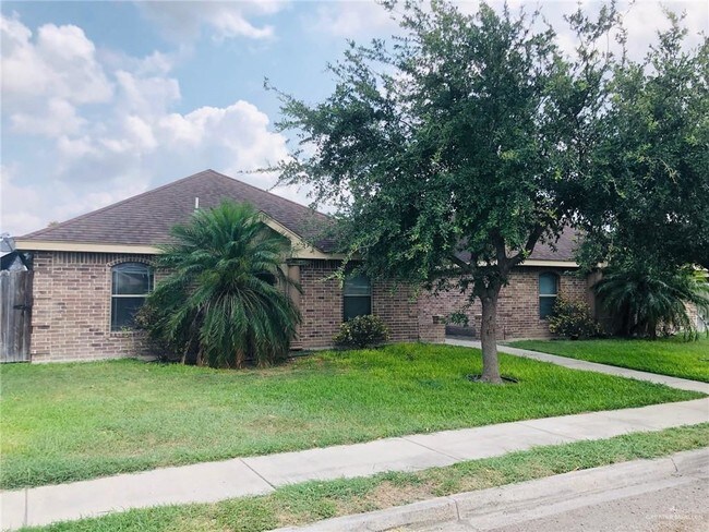 Building Photo - 906 W Emerald Dr