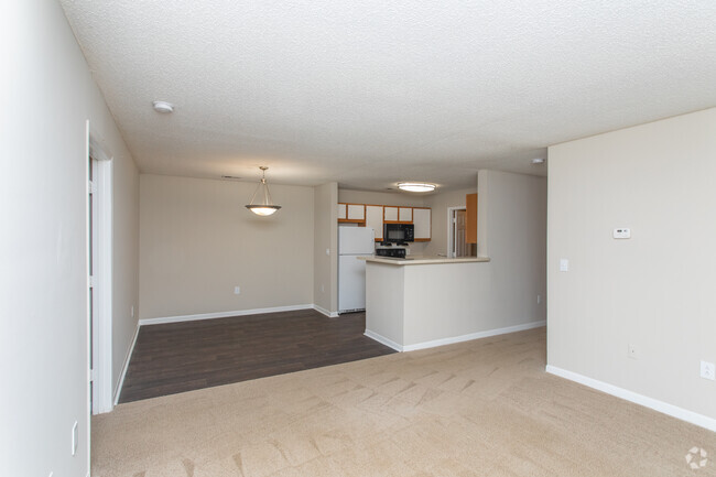 2BR, 2BA - 1069SF - Hampton Place Apartments