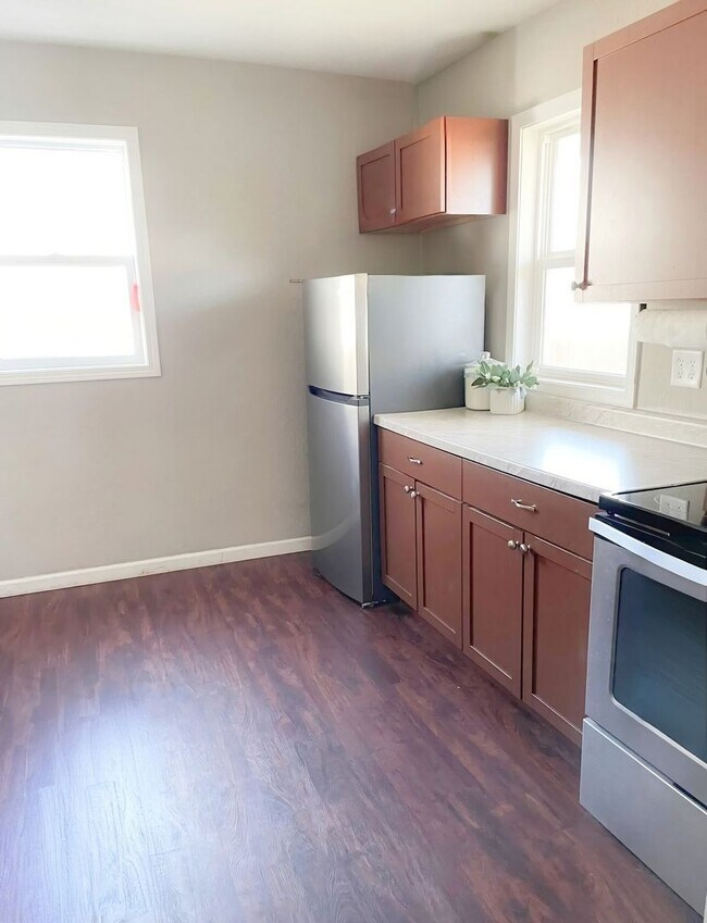 Foto del edificio - Charming & Cozy 3BR Retreat with Modern Touches in Quiet Des Moines Neighborhood