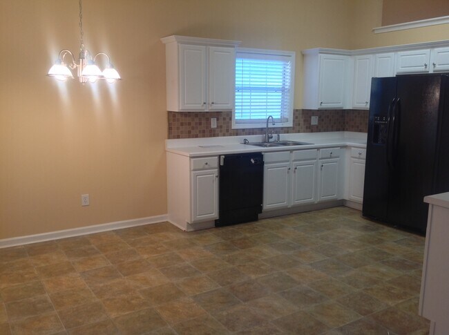 Foto del edificio - Inviting *Spacious* 4 Bedroom *One Level Beauty*!(Updated Pictures Coming Soon)