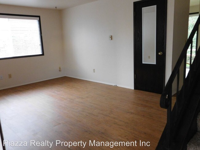 Building Photo - 924 Crestview Ln