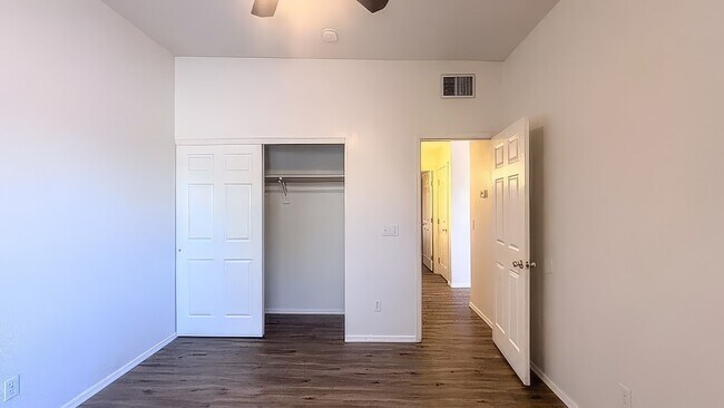 Foto del edificio - 3657 E Bermuda St