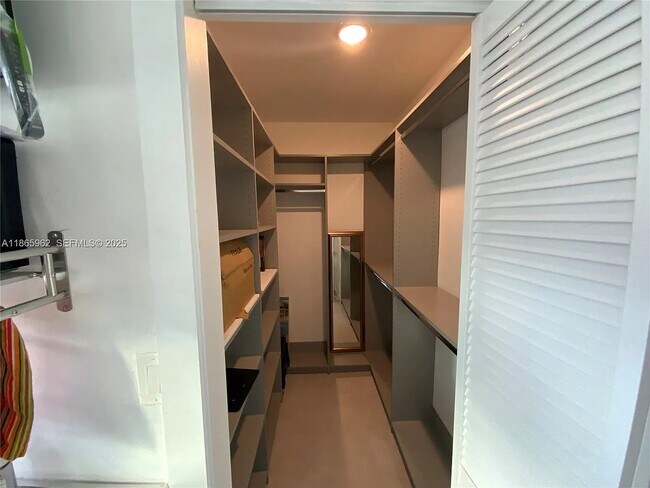 Foto del edificio - 1365 NW 130th St