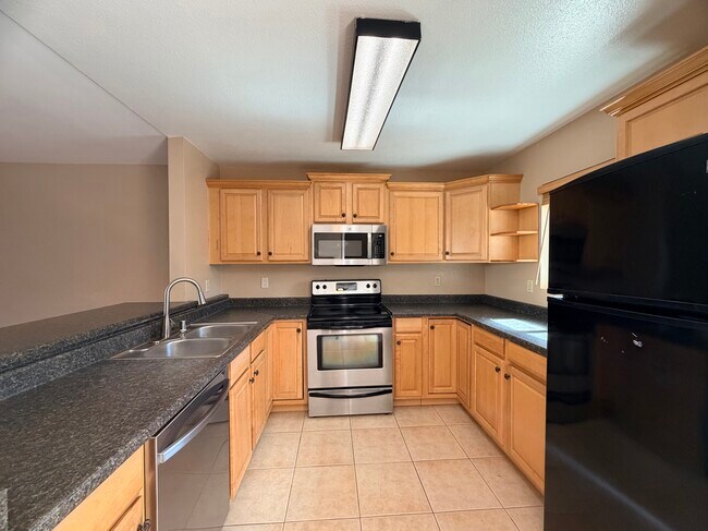 Building Photo - 7545 Charmant Dr