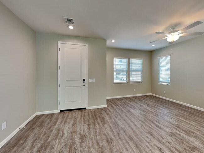 Building Photo - 5012 N 189th Gln