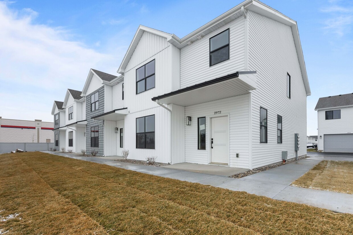 Primary Photo - AWESOME BRAND NEW 4 BEDROOM 3 BATH TOWNHOME