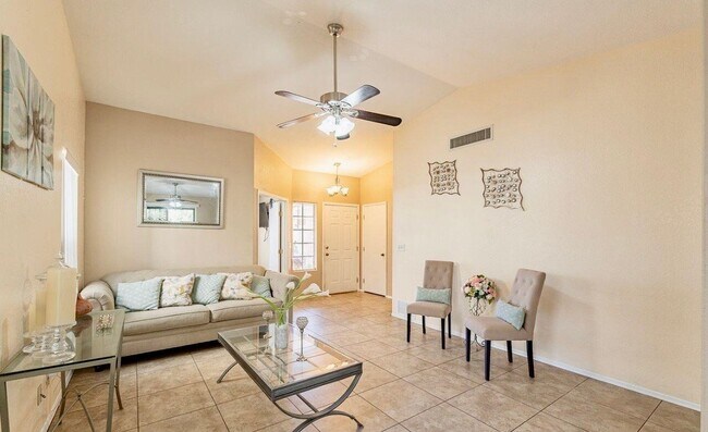 Foto del edificio - 8527 N Spring Creek Dr