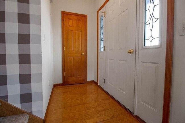 Building Photo - 6716 Creekwood Ln