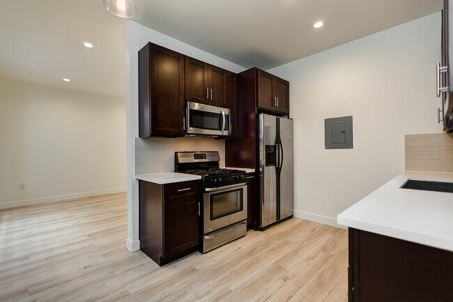 Foto del edificio - 7223-7229 Willoughby