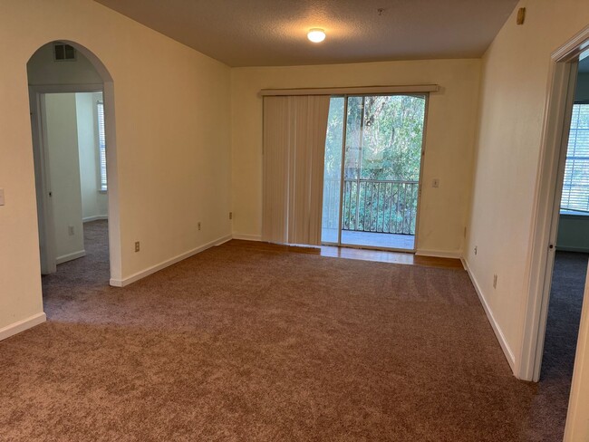 Building Photo - 3/2 2nd floor condo in gated community