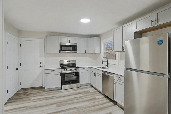 Building Photo - 5713 Mayville Dr